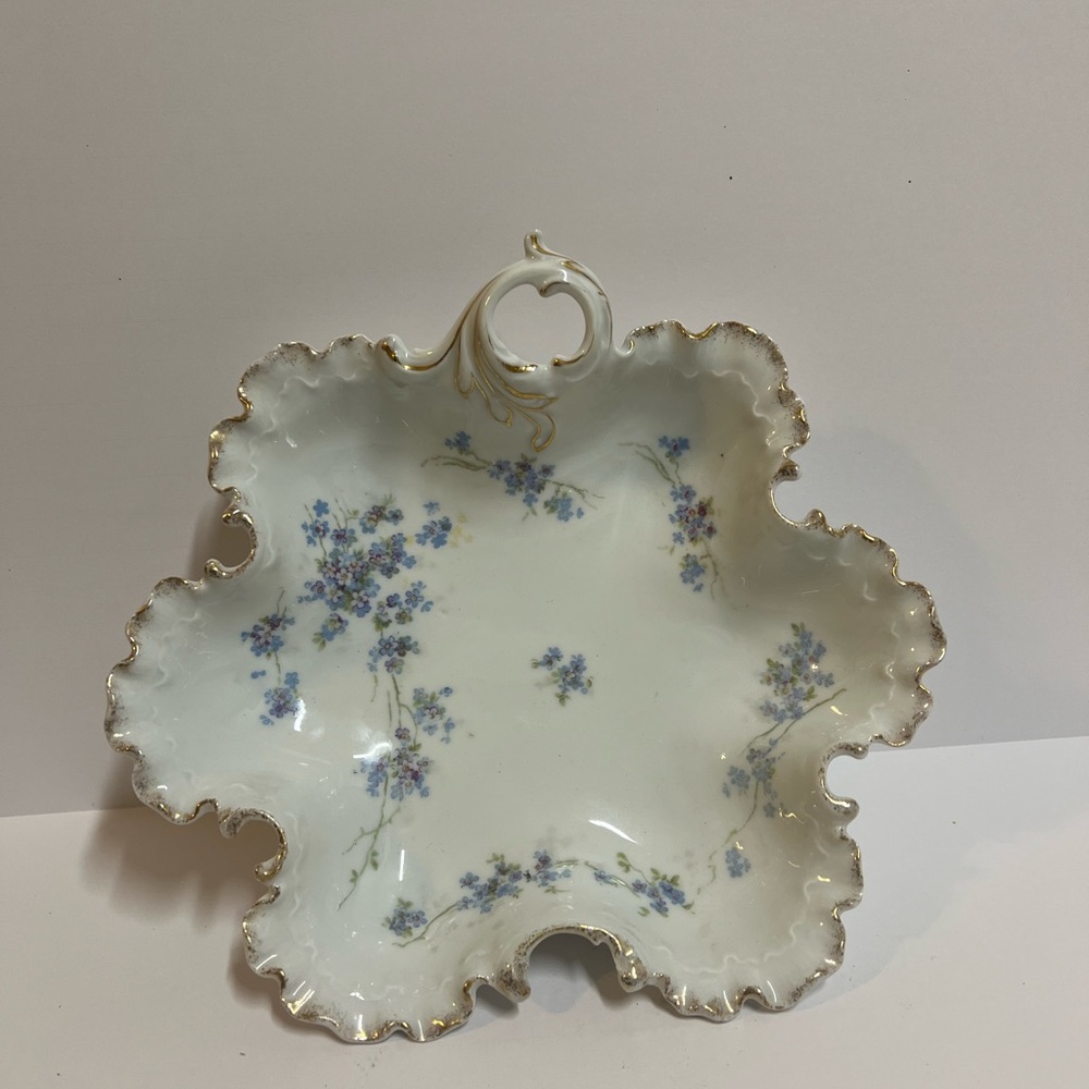 RC Monbijou Bavaria scalloped  dish blue